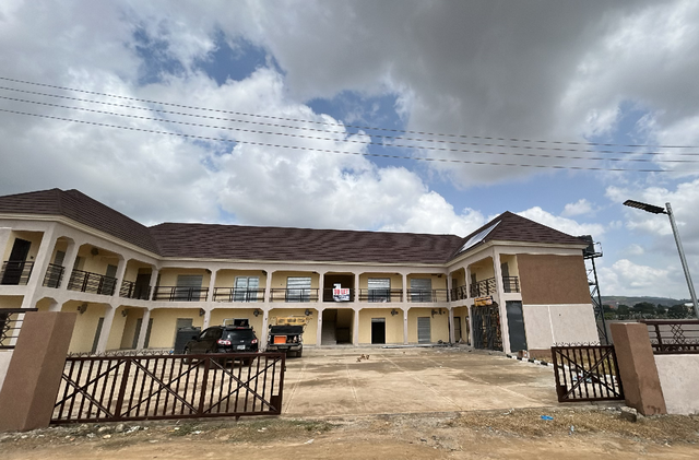 Shopping Plaza in Karu Extension 2 — photo 1